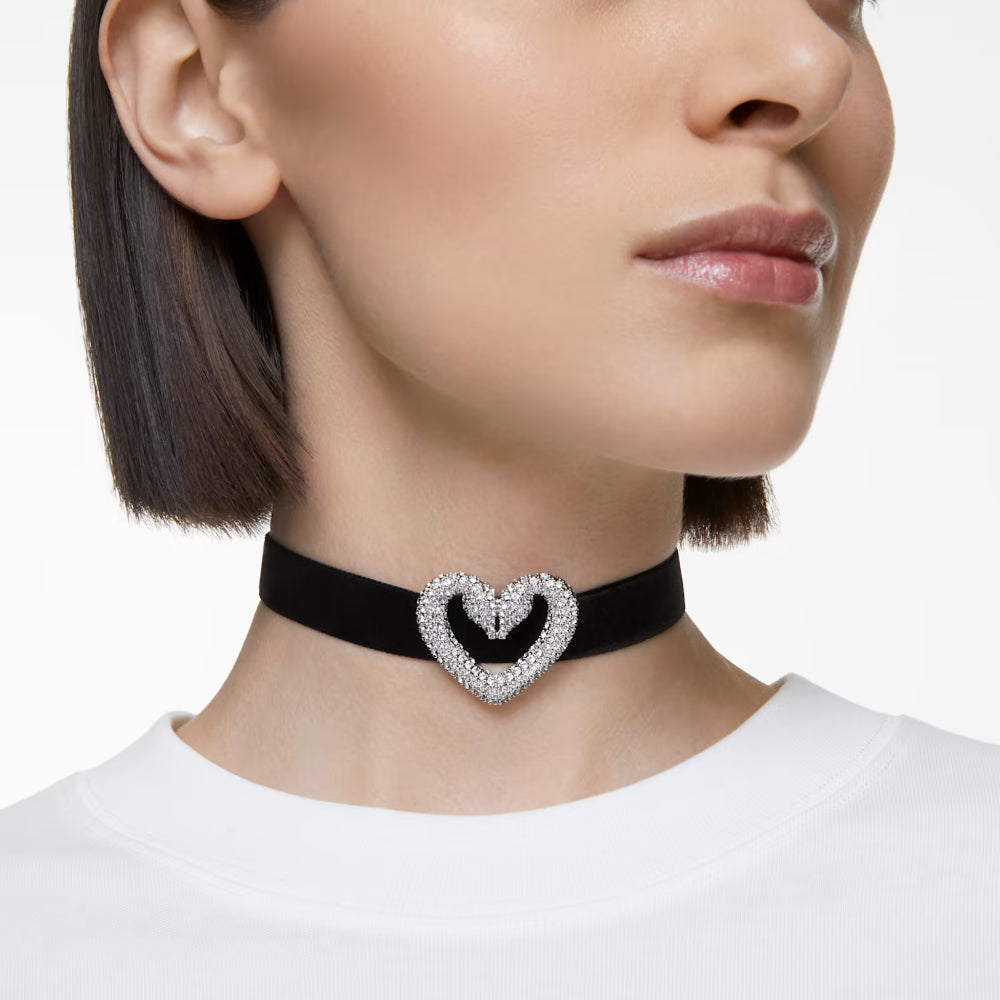 White deals velvet choker